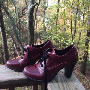 B.O.C. Heeled Wingtips -Size 8